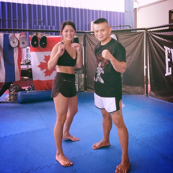 Meet your Posher, Jessi 💛🦄💛 - Picture 7 of 9